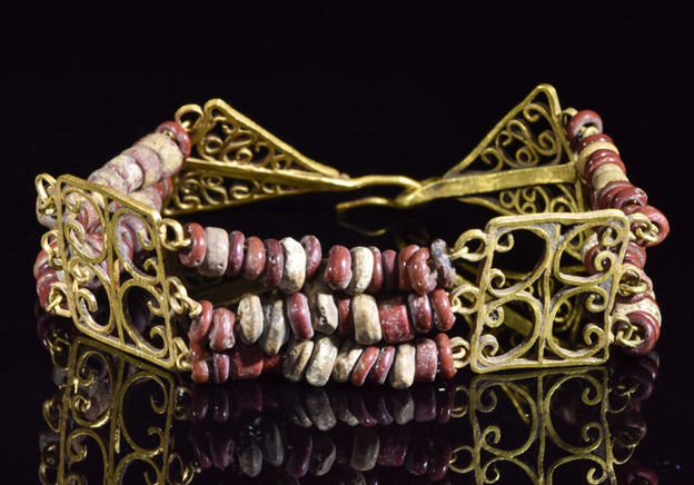 7 tips for aspiring ancient jewellery collectors