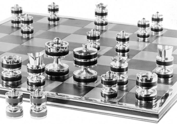 Jogo de xadrez com peças e tabuleiro de prata banhada a ouro