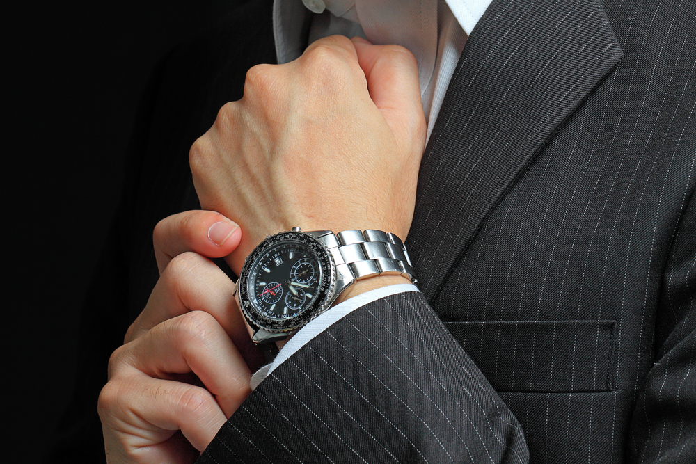 Should you wear your watch clearance on your right or left hand