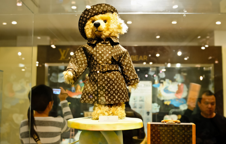 Louis Vuitton - Louis Vuitton Teddy Bear Doudou Louis and - Catawiki