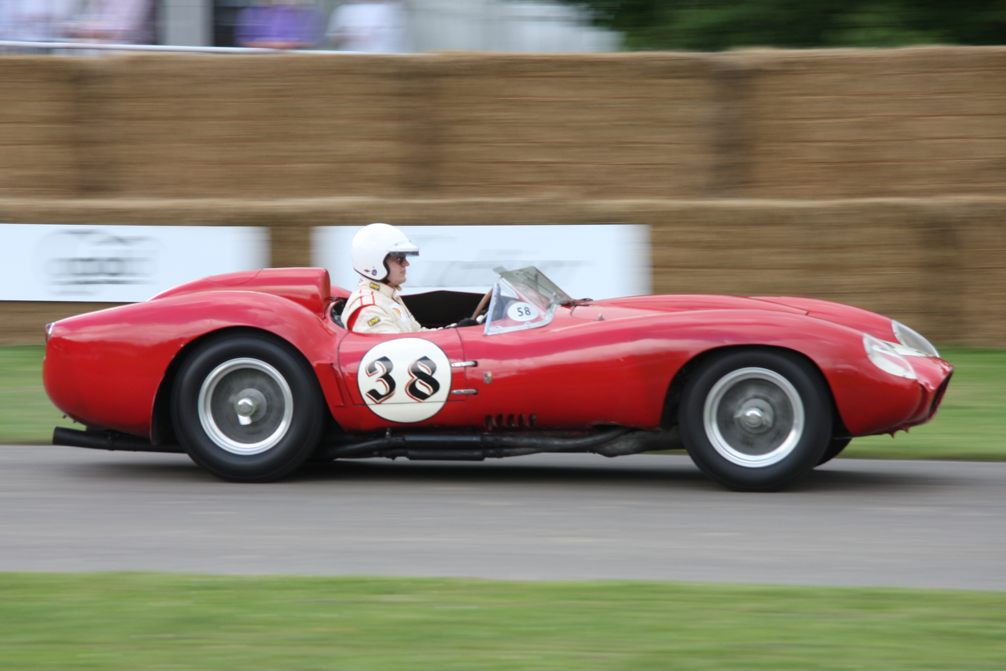 9 Citations D Enzo Ferrari Qui Expliquent L Histoire De La Marque Catawiki