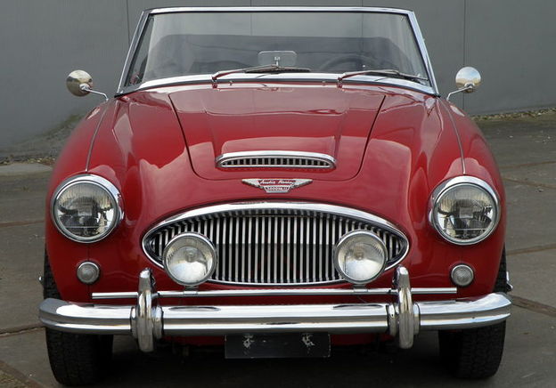 Por qué los coches clásicos modernos van ganando valor. Entrevista a nuestro experto en coches clásicos