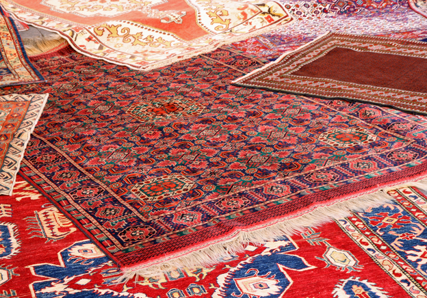 Come Catawiki determina il valore dei tappeti orientali
