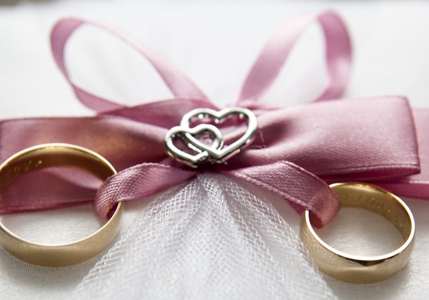 Guida ai regali per l’anniversario di nozze: Gioielli e pietre preziose per i primi 10 anni di matrimonio
