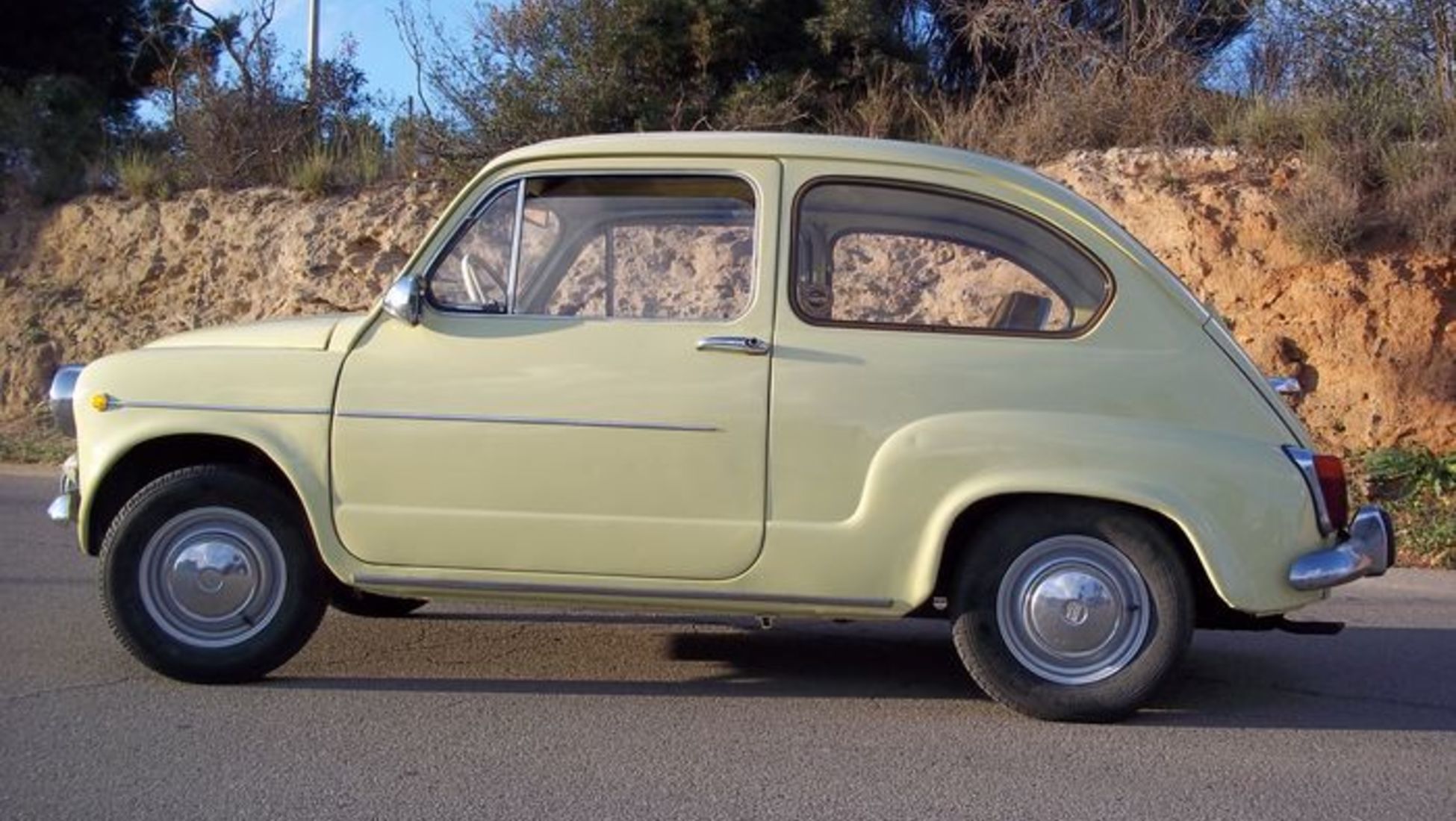 Coches clásicos: Seat 600 D