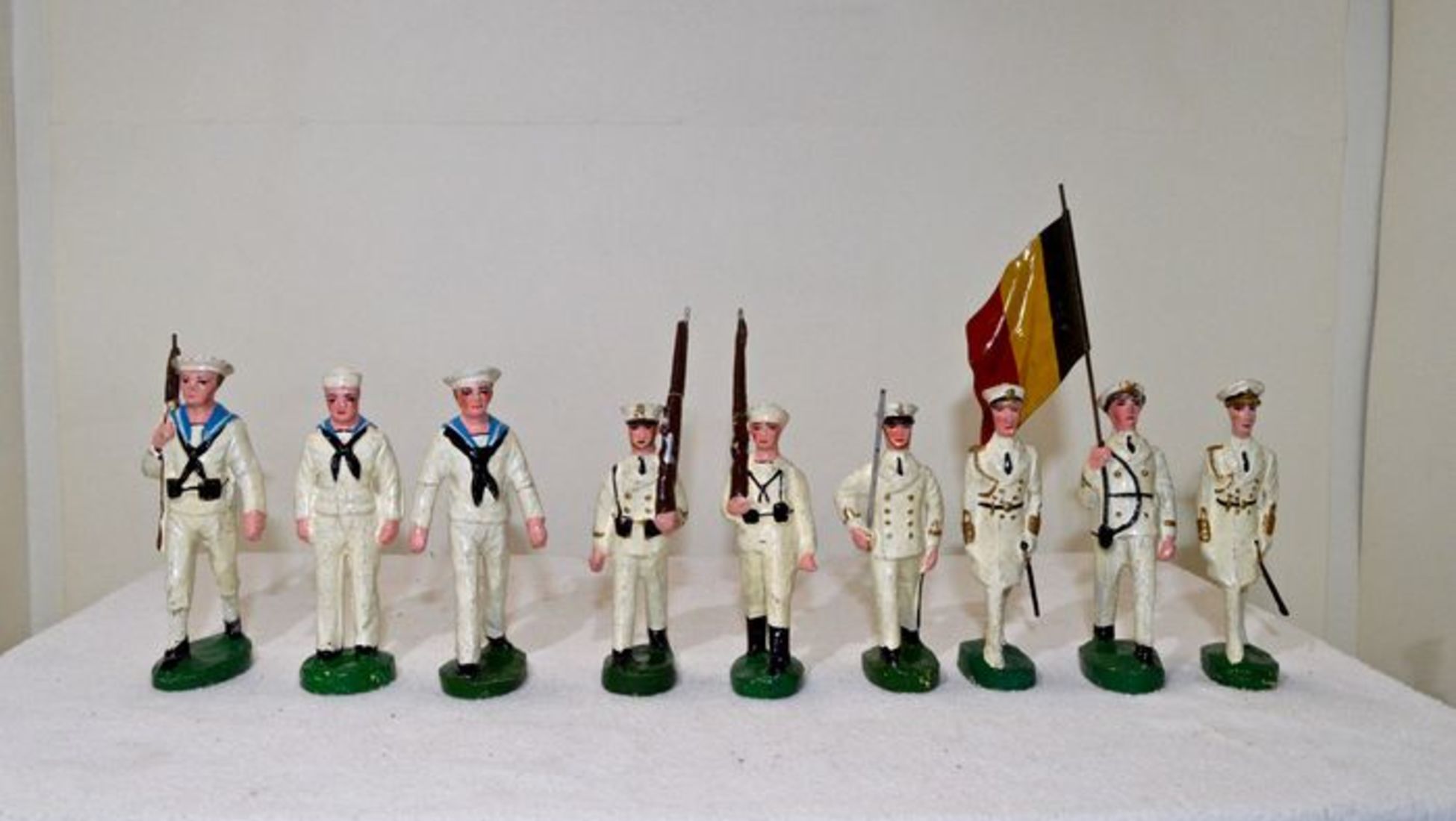 miniature lead soldiers