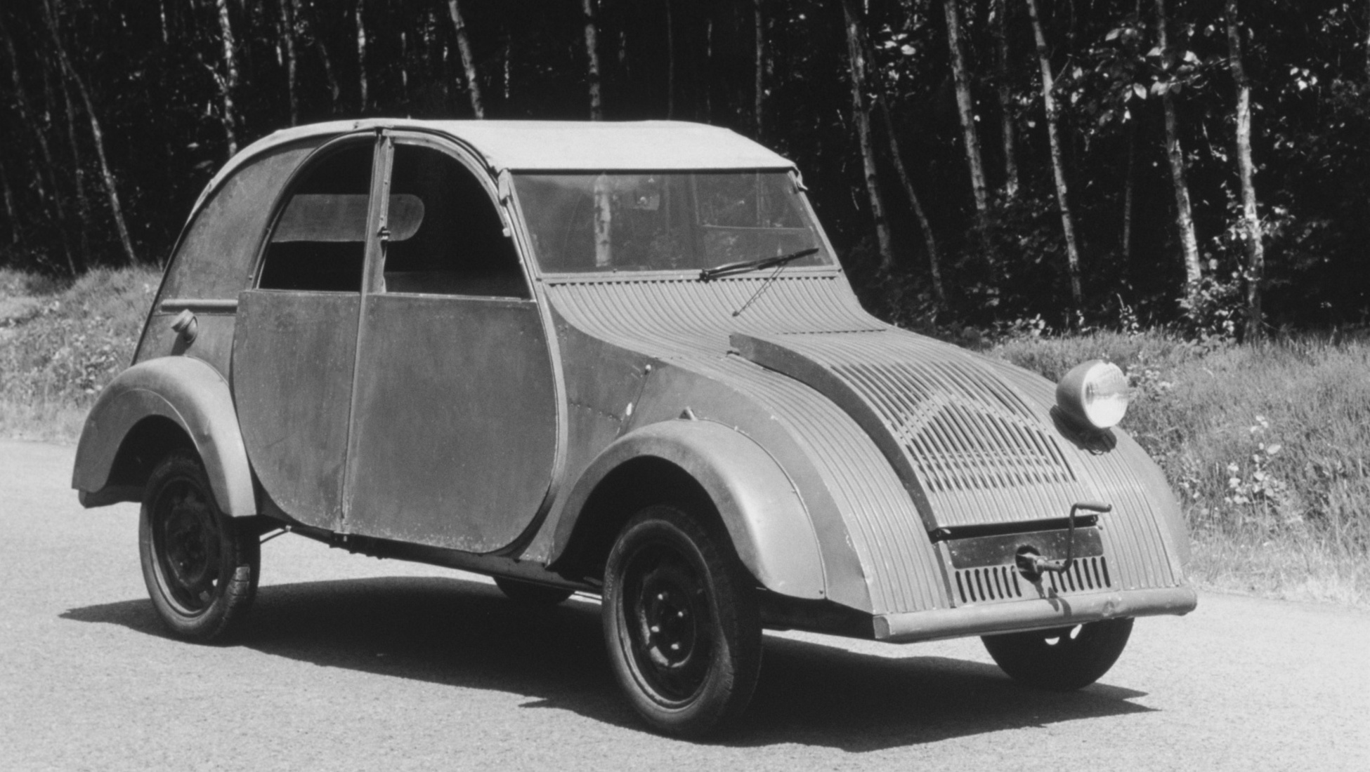 Citroën 2CV Deux Chevaux buying guide - An umbrella on wheels