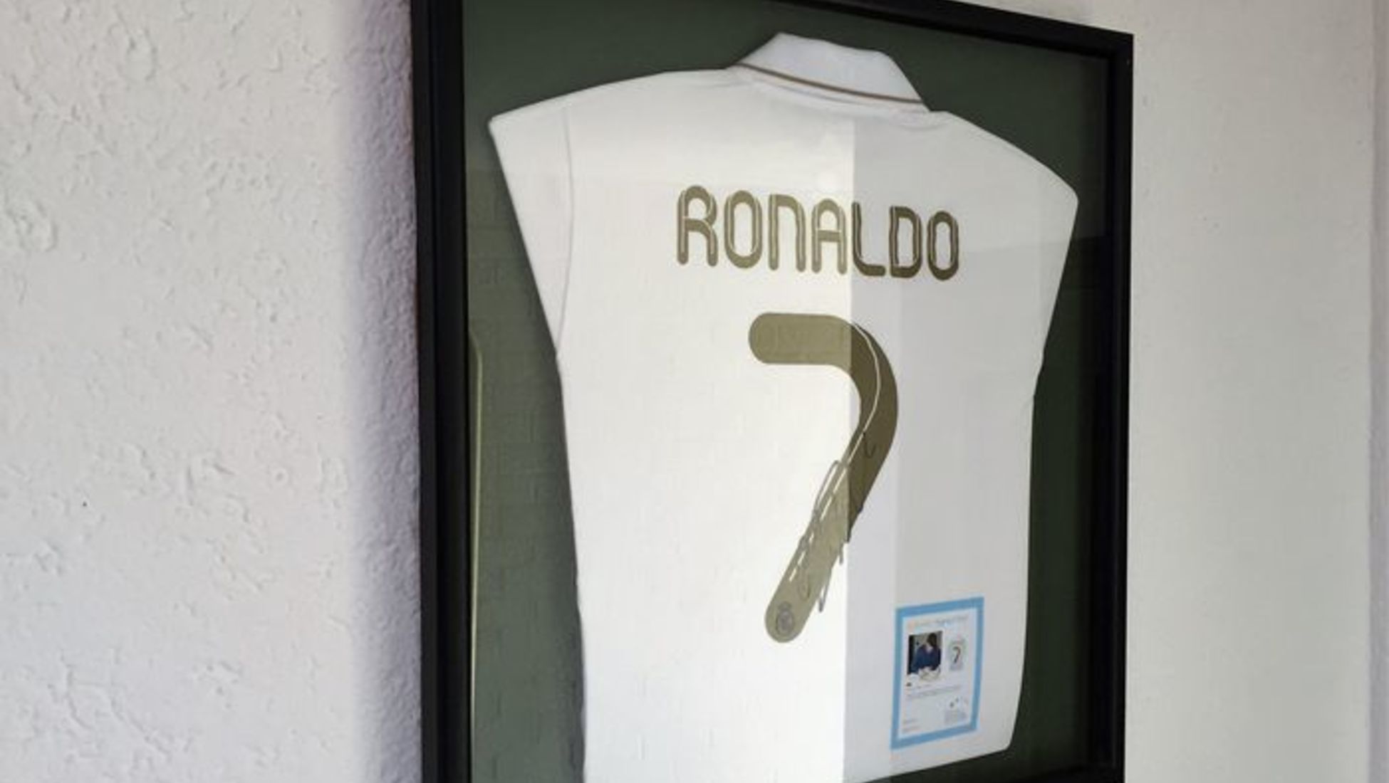 signed jersey ronaldo