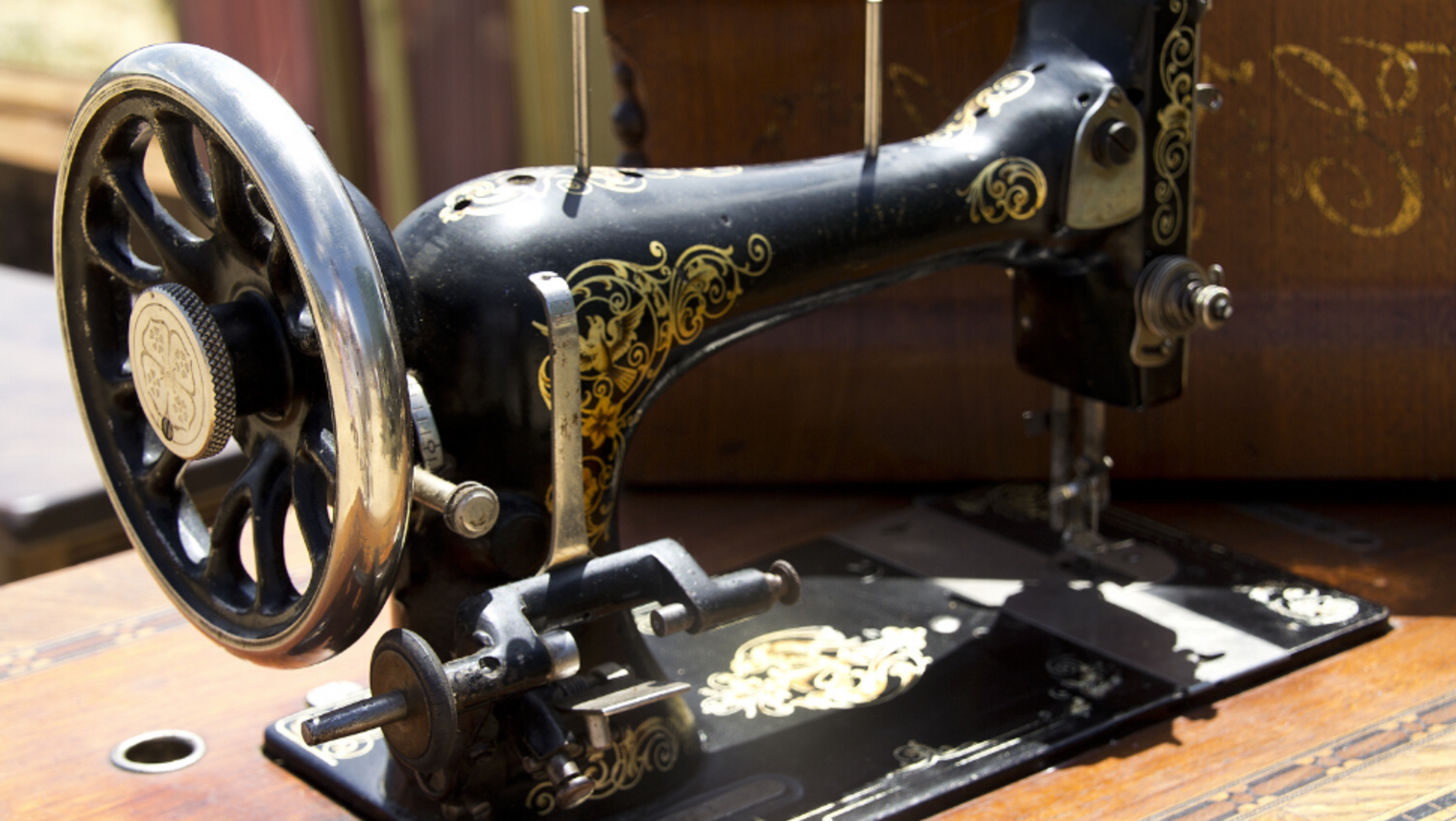 How to determine the value of your old sewing machine - Catawiki