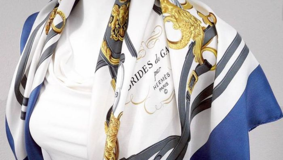Schande Lotsbestemming Vergoeding Waarom Hermès sjaals nog steeds het ultieme symbool van stijl zijn -  Catawiki